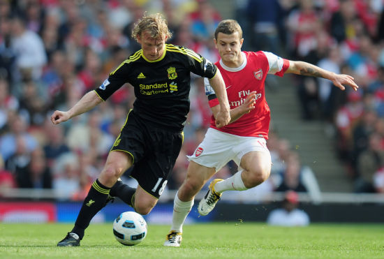 被赠送云达不莱梅印有8号的球衣，克罗斯：这是合同报价吗（收到云达不莱梅8号球衣，克罗斯打趣：这是合同报价？）