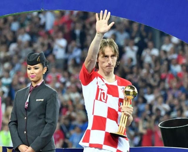 科莫vs卡利亚里：莫拉塔、尼科-帕斯首发，米纳、塞巴斯蒂亚诺-埃斯波西托出战（科莫迎战卡利亚里：莫拉塔、尼科-帕斯先发，米纳与塞巴斯蒂亚诺-埃斯波西托亮相）