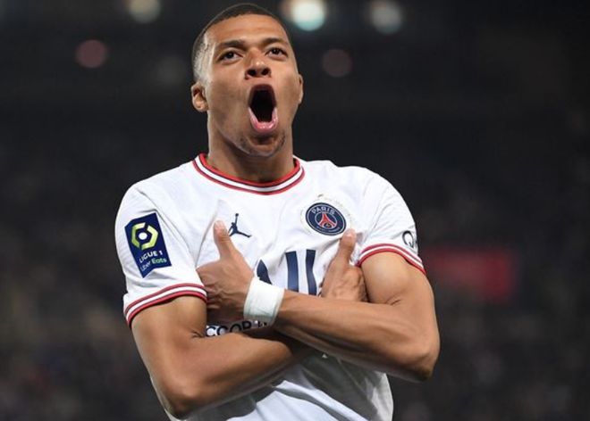 英超焦点战：利物浦主场迎战热刺,（英超重磅对决：利物浦坐镇安菲尔德迎战热刺）