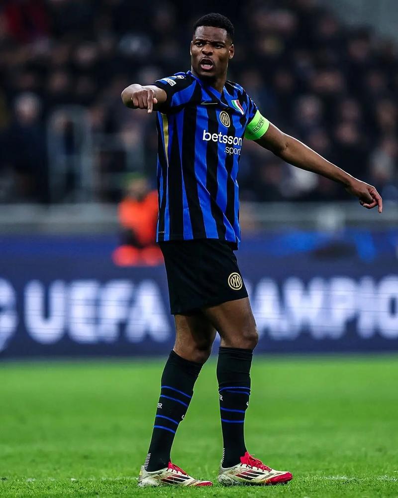 略占下风！惠灵顿凤凰近4次与阿德莱德联交手1胜1平2负