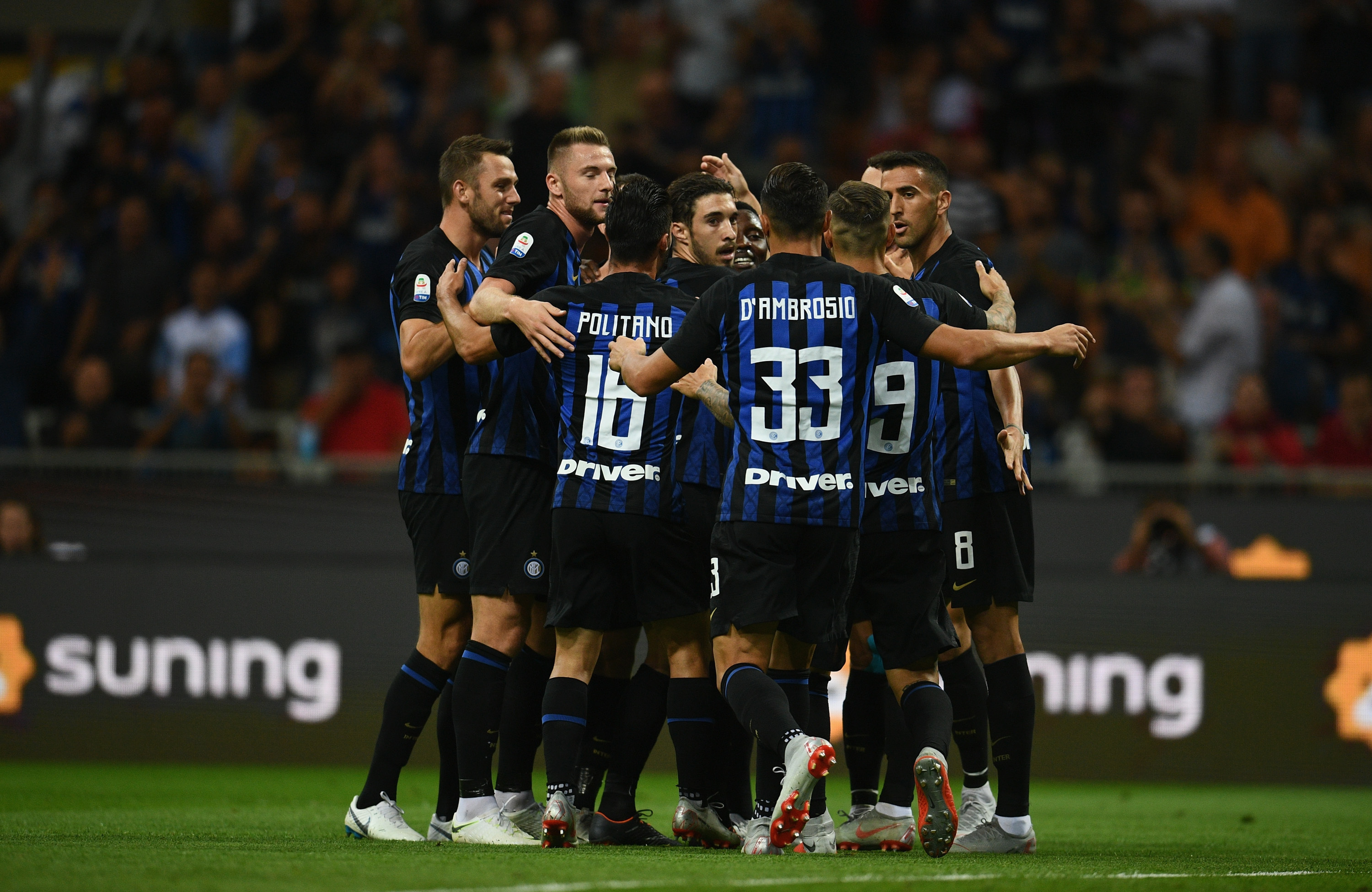 记者：前海港外援奇塔迪尼上海旅游期间专程重返俱乐部拜访（记者：奇塔迪尼来沪旅游期间专程回访海港俱乐部）