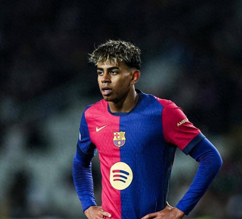 每体：巴萨接近签下埃及17岁前锋阿卜杜勒卡里姆（每体：巴萨有望敲定埃及17岁锋线新星阿卜杜勒卡里姆）