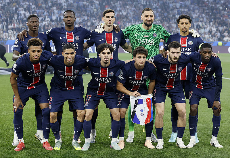 0-1！英意豪门欧冠巅峰对决：7亿战舰连伤两员大将 88分钟惨遭绝杀（0-1！英意豪门欧冠巅峰战：7亿舰队伤退两将，第88分钟吞绝杀）