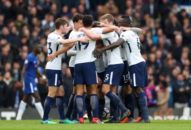 足球这项运动陪伴了我整个初高中，今天我十八岁了，...（从初高中到十八岁，足球一直在我身边…）